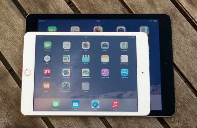 iPad Air 2 (unten) und iPad mini 3 (oben) im Größen-Vergleich.
