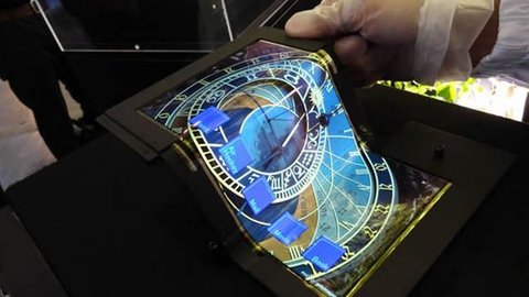 Super Amoled Technologie Mehrfach Faltbares Tablet Display Mit Touchscreen Prasentiert