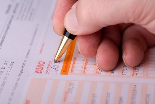 Überweisung ausfüllen und ausdrucken am PC: So geht’s bei Sparkasse Volksbank und Co.