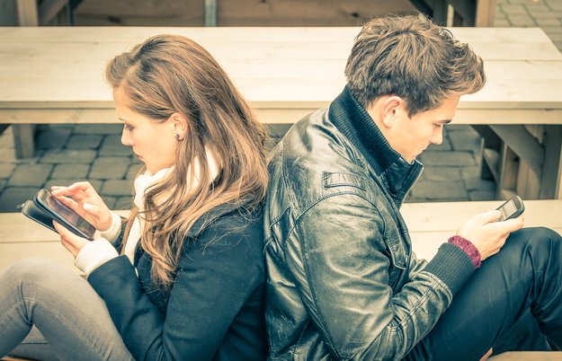 Liebeskiller Handy: Smartphone-Nutzung verursacht immer häufiger Beziehungsprobleme