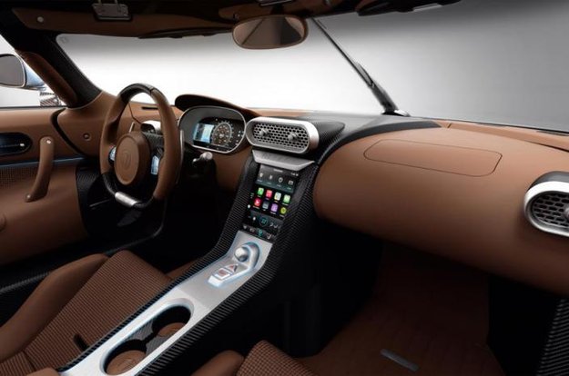 4 Motoren, 1500 PS, in 3 Sekunden auf 100 km/h – und Apple CarPlay