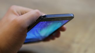Samsung-Galaxy-A3-17-Oberseite-Display-gekippt