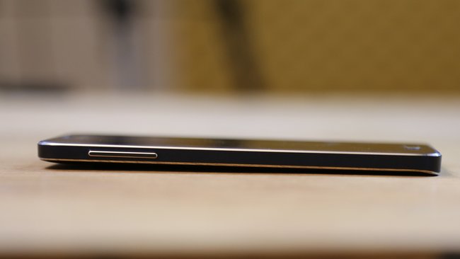 Samsung-Galaxy-A3-26-liegend-Profil