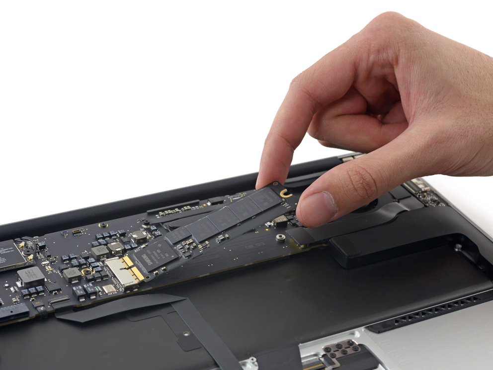 MacBook Air 13 Zoll: SSD doppelt so schnell wie in 11-Zoll-Modell