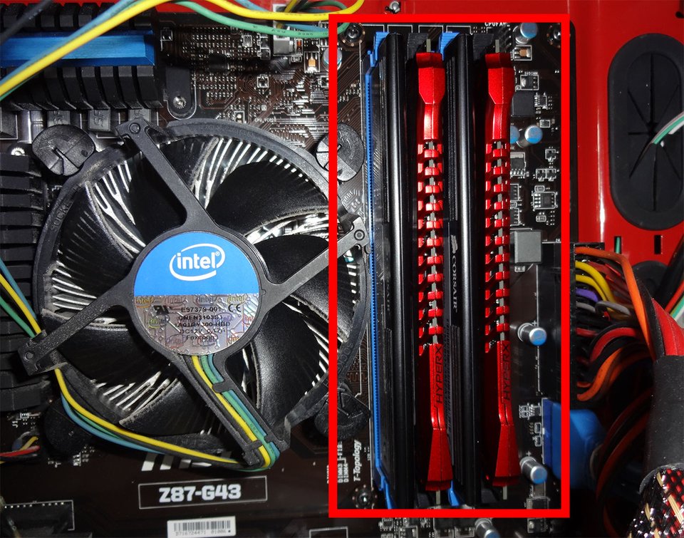 In diesem PC stecken 4 RAM-Riegel. Aber wozu braucht man sie?