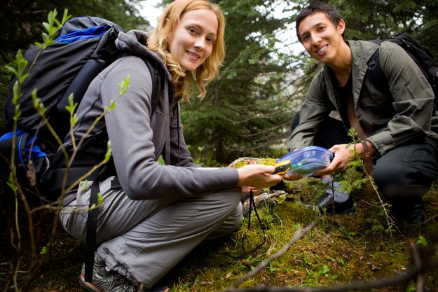 Geocaching: Was ist das? Outdoor-Abenteuer für jedes Alter!