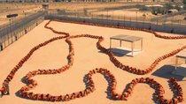 The Human Centipede 3: Neuer Trailer dreht völlig am Rad