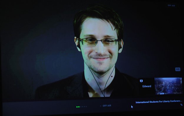 Snowden lobt Apple: „Wir sollten Tim Cook unterstützen“