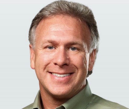 Phil Schiller spricht über iPhone-Kapazität, -Batterielaufzeit und das neue MacBook