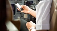 Handy im Flugzeug benutzen: Geht das oder ist das gefährlich?