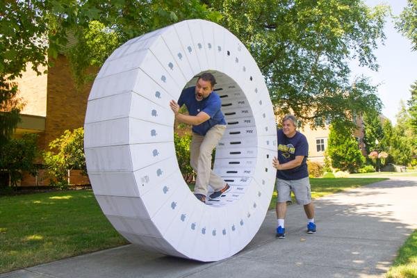Tipp: Was man aus 36 leeren iMac-Kartons machen kann