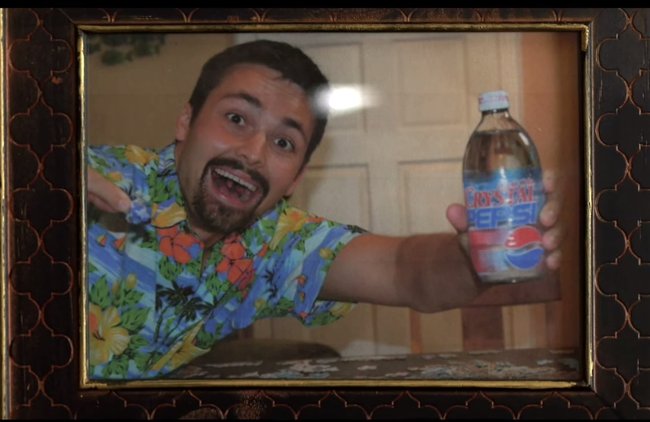 Screenshot aus dem all i want is a crystal pepsi video youtube