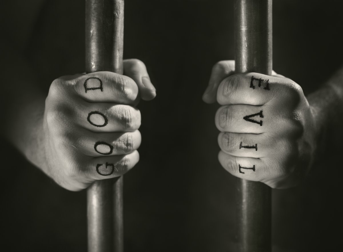KnastTattoos und ihre Bedeutungen was Tränen & Punkte euch sagen können