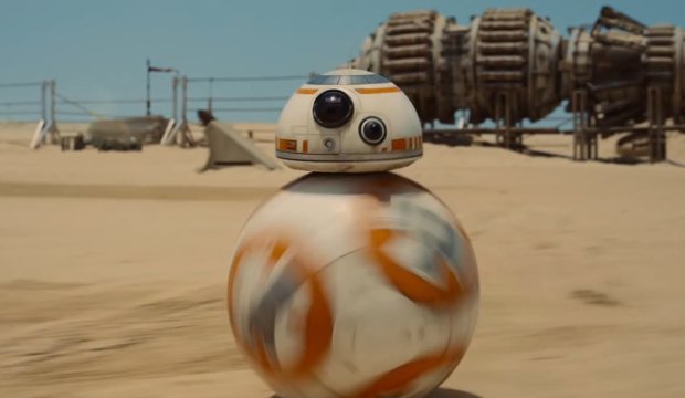 Star Wars 7: Seht hier, wie der knuffige R2D2-Nachfolger seine Runden dreht