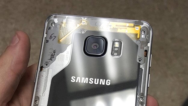 So lecker sieht ein Samsung Galaxy Note 5 mit transparenter Rückseite aus