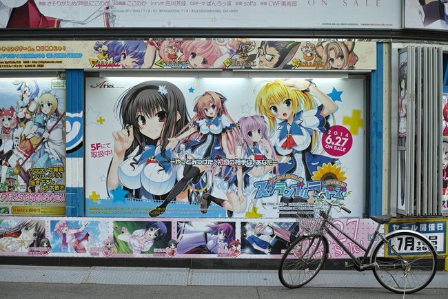 Werbetafel für anime in tokyo