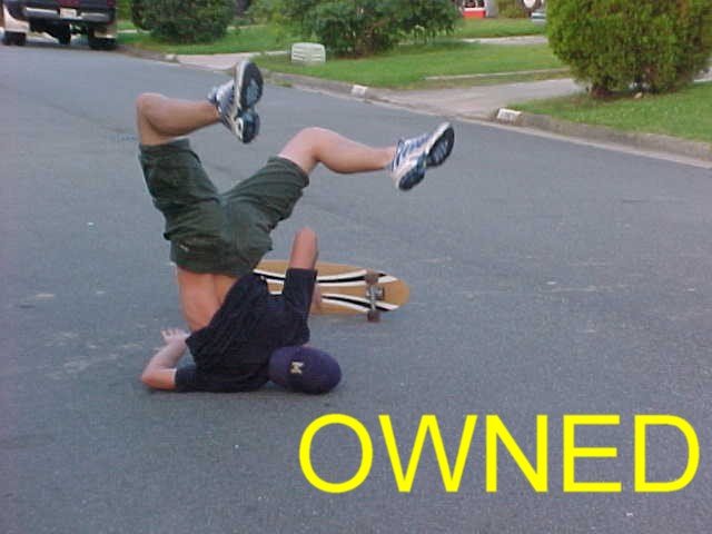 Hier wurde der Skateboard-Fahrer "owned". Sieger ist das Skateboard oder die Straße.