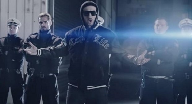 Jan Böhmermann: "Ich hab Polizei" wird Hit auf YouTube