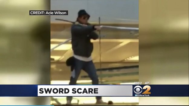 Mann bedroht Menschen in New Yorker Apple Store mit Samurai-Schwert