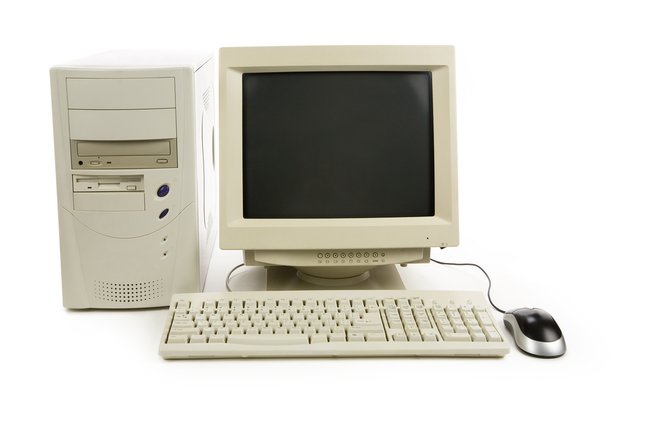 Ganz so alt muss ein gebrauchter Computer vielleicht nicht sein, aber auch mit älteren Geräten kann man die wichtigsten Dinge wie E-Mails und Surfen im Internet meist noch gut erledigen.