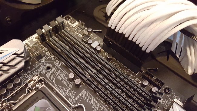 Dieses Mainboard hat 4 Steckplätze für Arbeitsspeicher. (Bildquelle: GIGA)