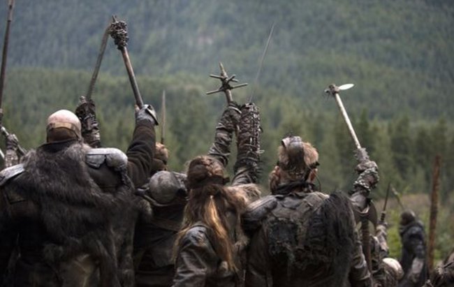 Gruppenbild auf der Erde zu sehen sind Grounder