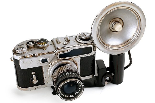 eine vintage kamera ist optimal für ein hipster mädchen