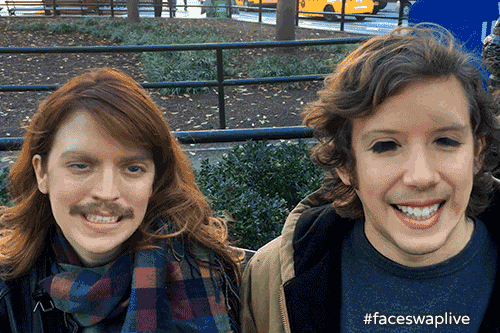 Face Swap Live: Die Gesichter haften auf eurem Gesicht und ihr könnt damit sprechen.
