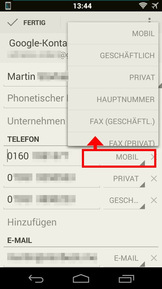 Ändert im Adressbuch "Mobil" etwa auf "Privat", damit der Kontakt nicht mehr in den Einladungen bei WhatsApp erscheint.