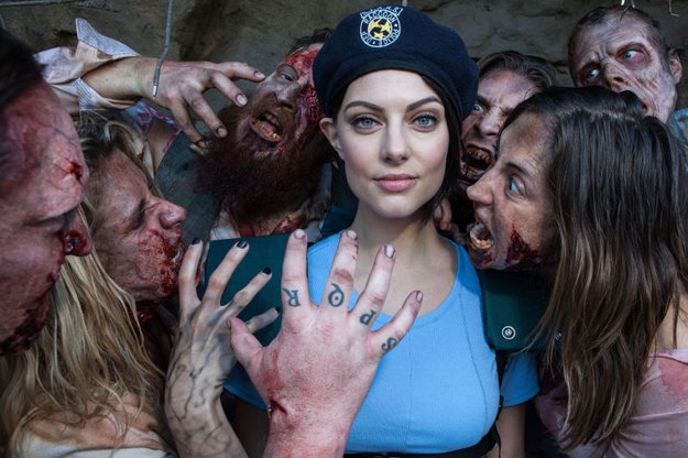 Cosplay: Resident Evil-Schauspielerin wirft sich in das Gewand ihres Charakters