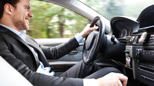 Auto abmelden: Tipps zu Kennzeichen, Kosten und Kfz-Versicherung