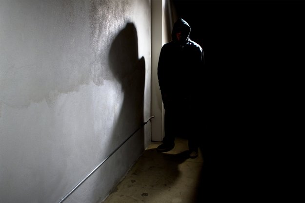 Gaunerzinken: Bedeutung von Kreuz, Pfeil und X auf der Hauswand – Vorsicht!