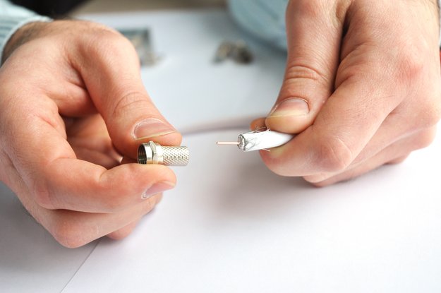 Kabel abisolieren: So dringt ihr bis zum Kern vor