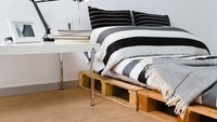 Möbel aus Paletten: Bett selber bauen statt Betten kaufen