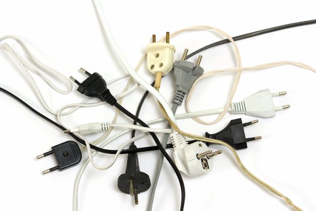 Kabel verstecken: DIY-Tipps für das Wohn- und Arbeitszimmer