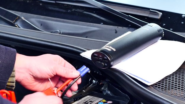 Neuer USB-Zusatzakku für Smartphone, iPad – und für die Autobatterie