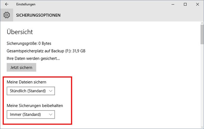 Windows 10: Hier stellt ihr ein, wann und wie lange ein Dateiversionsverlauf angelegt wird.