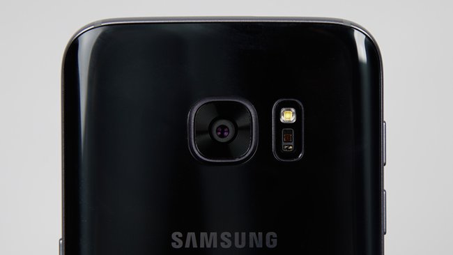 Samsung-Galaxy-S7-Rueckseite-Oberseite