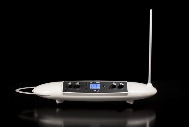 Kleines High-Tech-Instrument: Das Moog Theremini für zuhause verzaubert eure Ohren.
