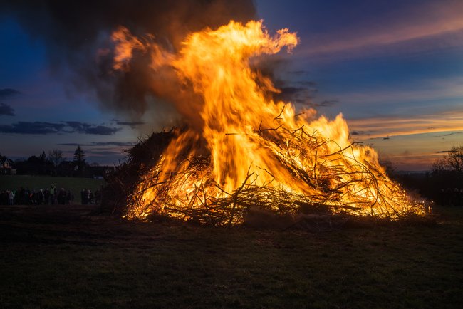 osterfeuer-shutterstock_270202562