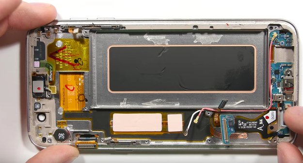 Samsung Galaxy S7 edge: Teardown-Video zeigt das Innenleben des Flaggschiff-Phablets