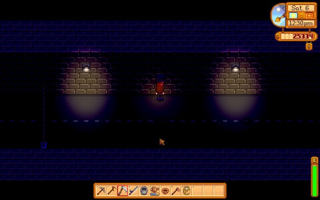 Erkundet jeden Zentimeter in Stardew Valley. Der Entwickler ConcernedApe hat sehr viele Easter Eggs und Geheimnisse programmiert, die ihr nach und nach entdecken werdet. Was sich wohl an der Wand in diesem Tunnel befindet?