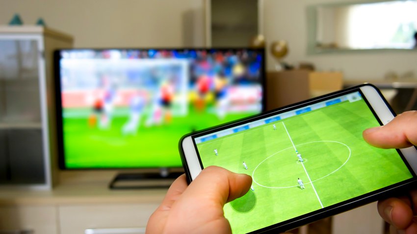 Fußball auf Tablet und Fernseher