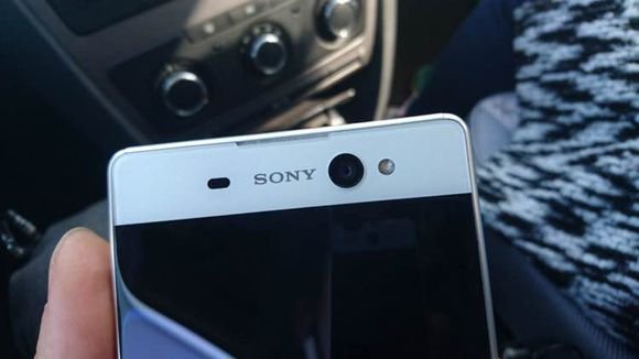 Xperia C6: Sonys Selfie-Spezialist auf neuen Bildern entdeckt