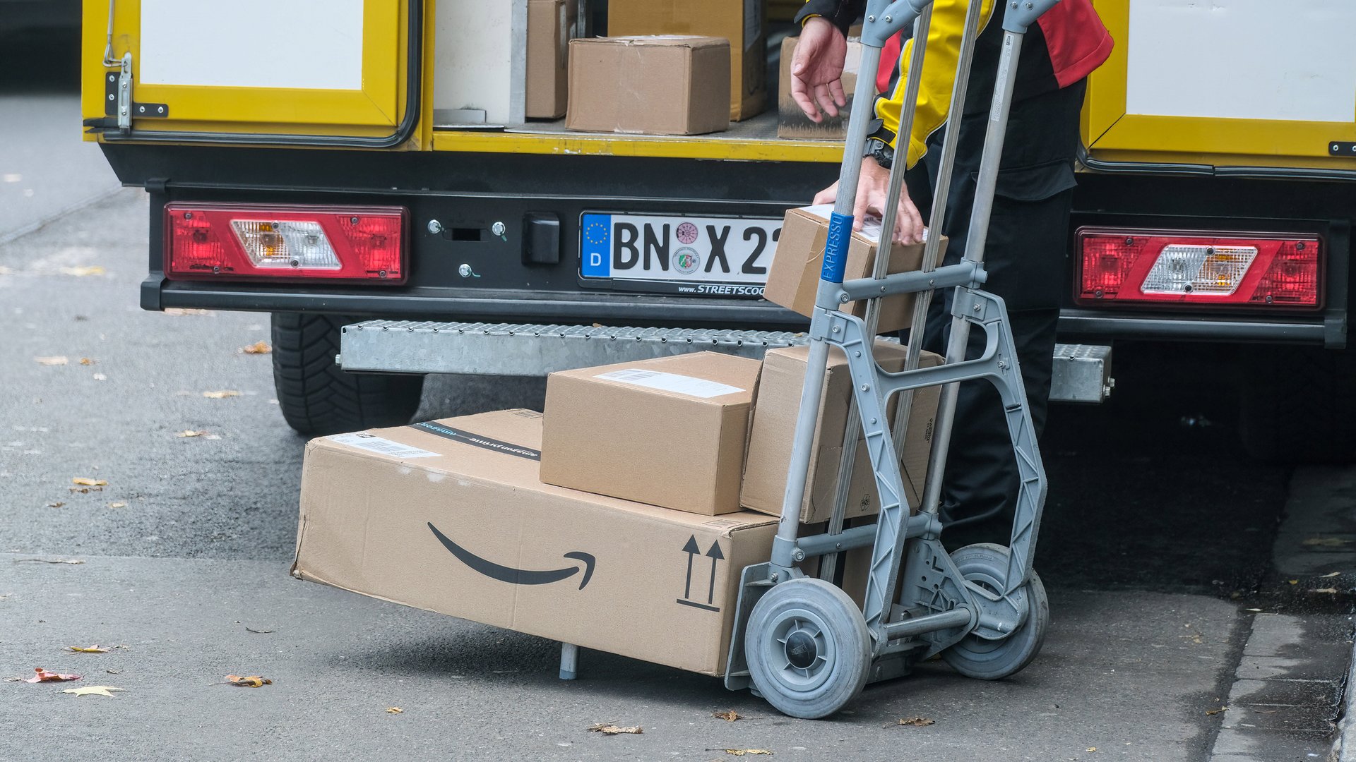 DHL Lieferzeiten Dauer, Auslieferungszeiten und wird auch samstags geliefert?