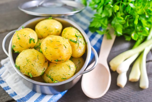 Kartoffeln kochen: Koch-Tipps zu Kochzeit, Salz und der Frage, ob Kartoffeln mit oder ohne Schale gekocht werden