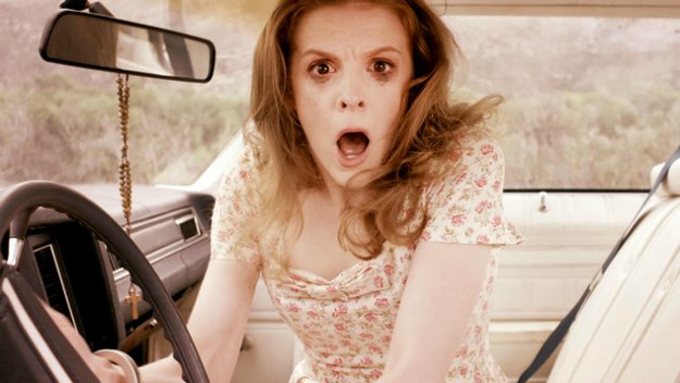 Im Trailer zu Carnage Park verbreitet ein fieser Sniper Angst und Schrecken