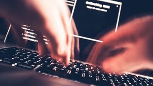 Facebook-Hacker unterwegs 2016: Betrüger online melden 