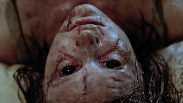 Im fiesen Trailer zu The Possession Experiment gerät ein Exorzismus außer Kontrolle