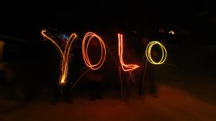 Was bedeutet YOLO? Erklärung und Herkunft